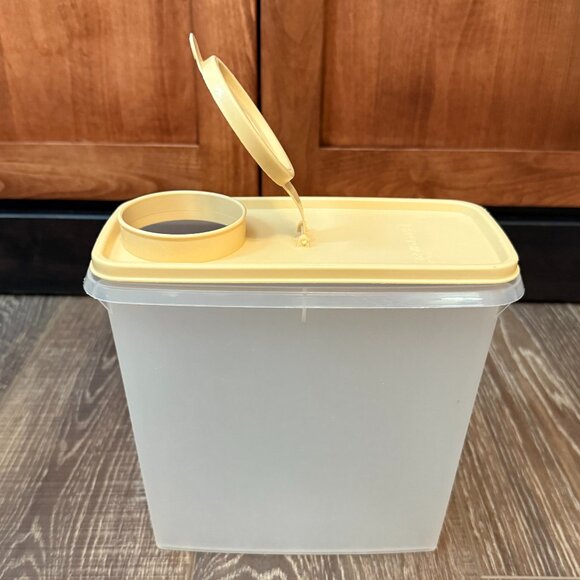 Tupperware Cereal Keeper - Picture 4 of 14